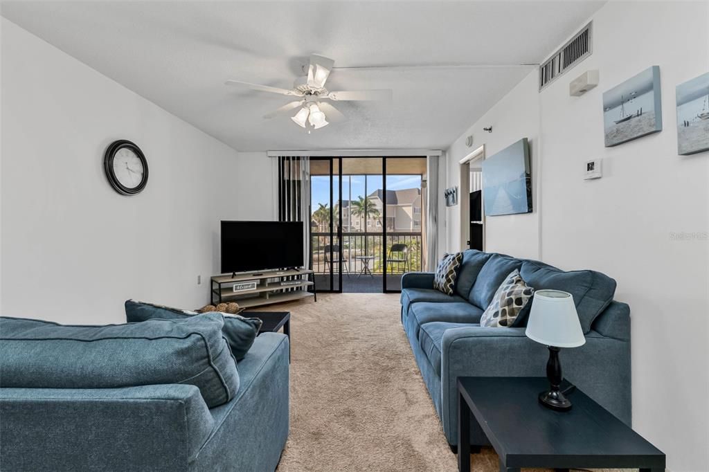 На продажу: $99,900 (1 спален, 1 ванн, 634 Квадратных фут)