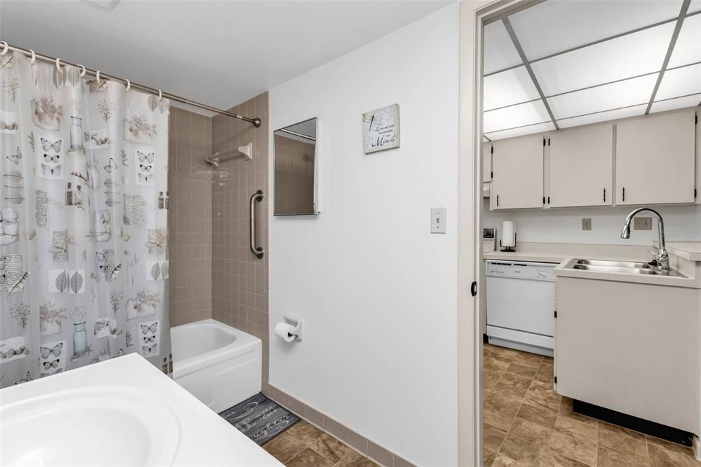 На продажу: $99,900 (1 спален, 1 ванн, 634 Квадратных фут)