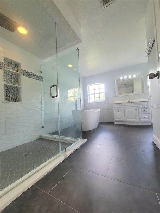 For Sale: $439,000 (3 beds, 2 baths, 1920 Square Feet)