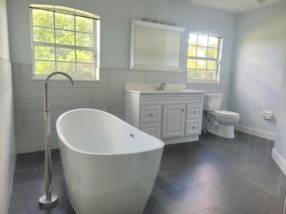 For Sale: $439,000 (3 beds, 2 baths, 1920 Square Feet)