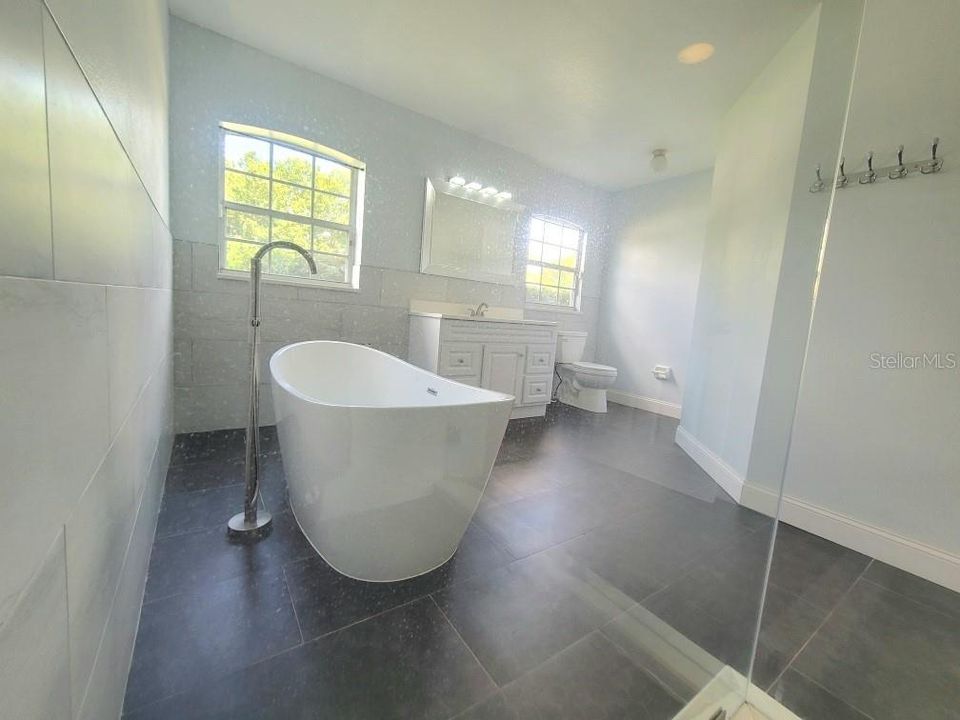 For Sale: $439,000 (3 beds, 2 baths, 1920 Square Feet)