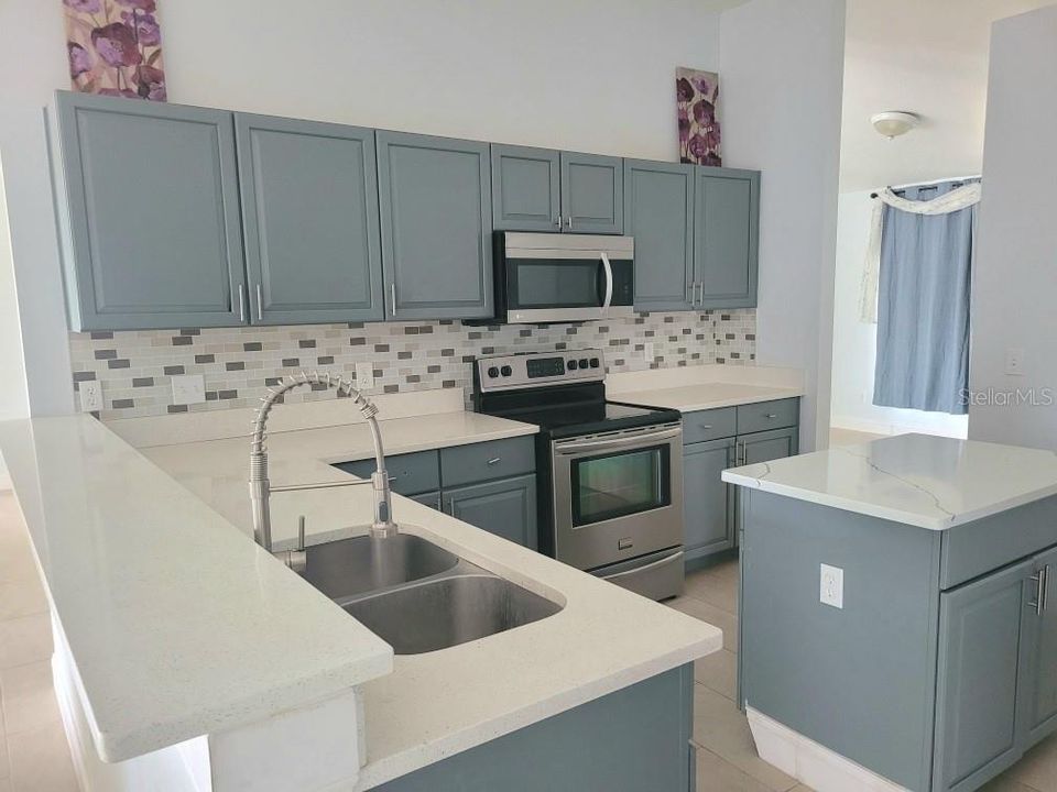 For Sale: $439,000 (3 beds, 2 baths, 1920 Square Feet)