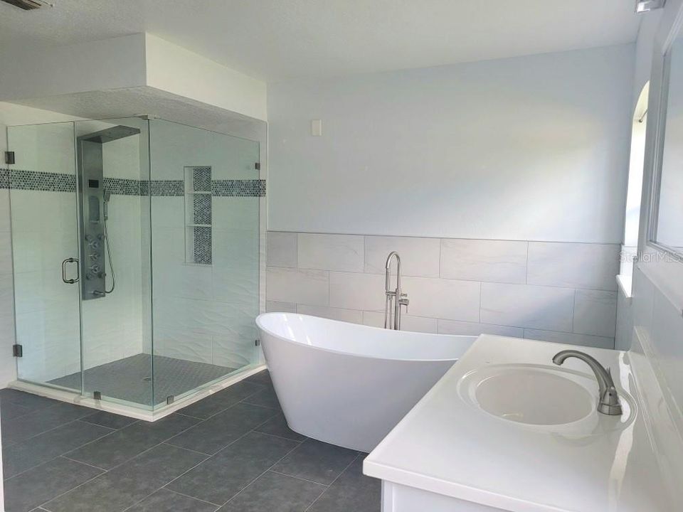 For Sale: $439,000 (3 beds, 2 baths, 1920 Square Feet)