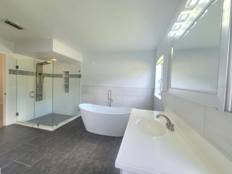 For Sale: $439,000 (3 beds, 2 baths, 1920 Square Feet)