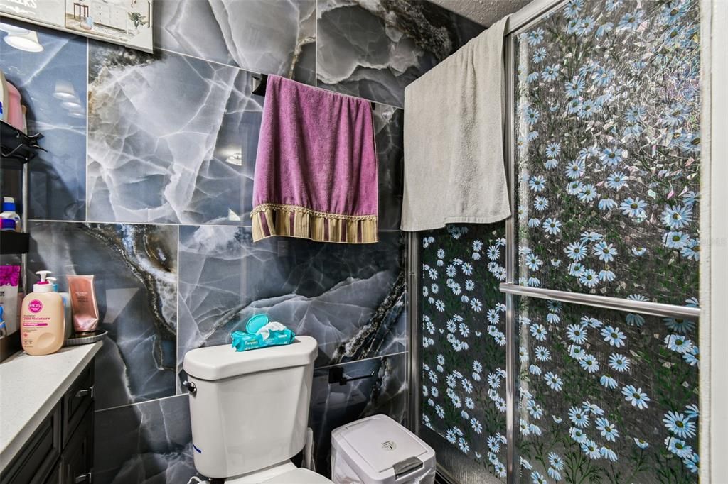 For Sale: $525,000 (5 beds, 2 baths, 1950 Square Feet)