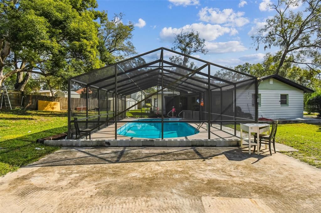 For Sale: $525,000 (5 beds, 2 baths, 1950 Square Feet)