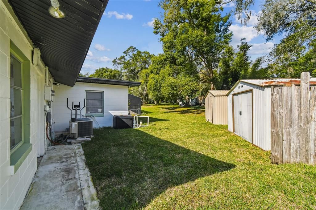 For Sale: $525,000 (5 beds, 2 baths, 1950 Square Feet)