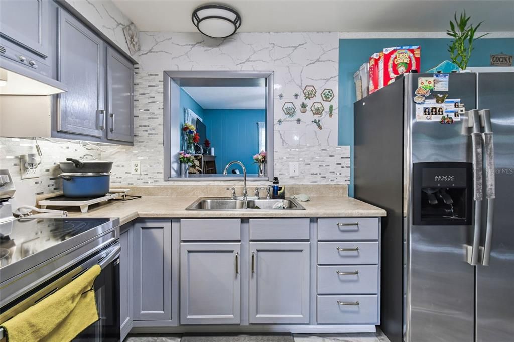 For Sale: $525,000 (5 beds, 2 baths, 1950 Square Feet)