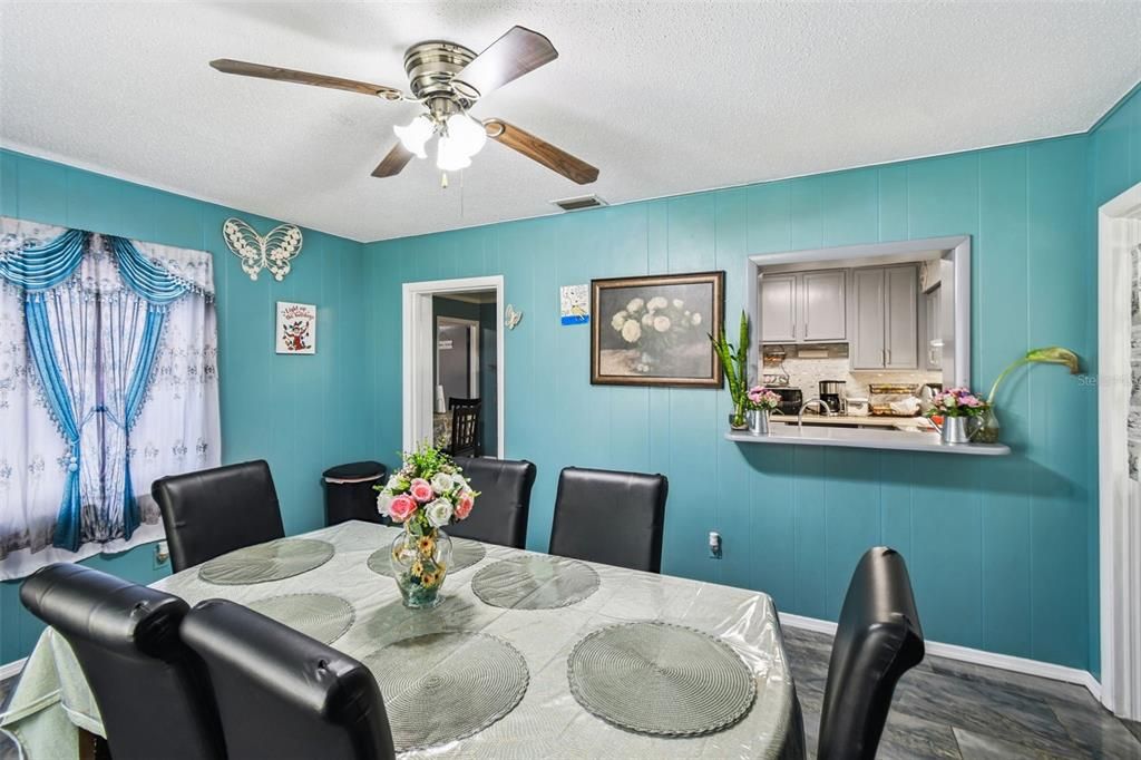 For Sale: $525,000 (5 beds, 2 baths, 1950 Square Feet)