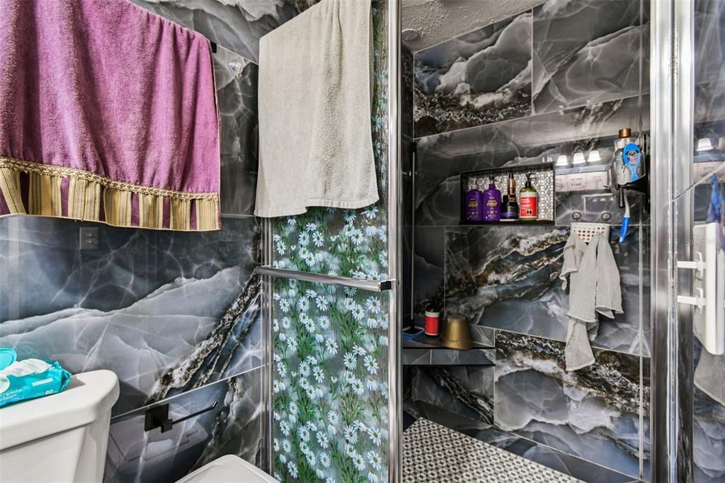 For Sale: $525,000 (5 beds, 2 baths, 1950 Square Feet)