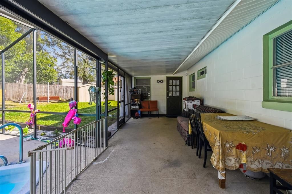 For Sale: $525,000 (5 beds, 2 baths, 1950 Square Feet)