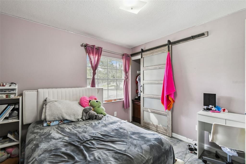 For Sale: $525,000 (5 beds, 2 baths, 1950 Square Feet)