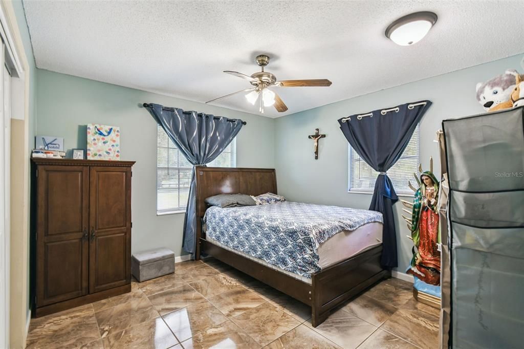 For Sale: $525,000 (5 beds, 2 baths, 1950 Square Feet)