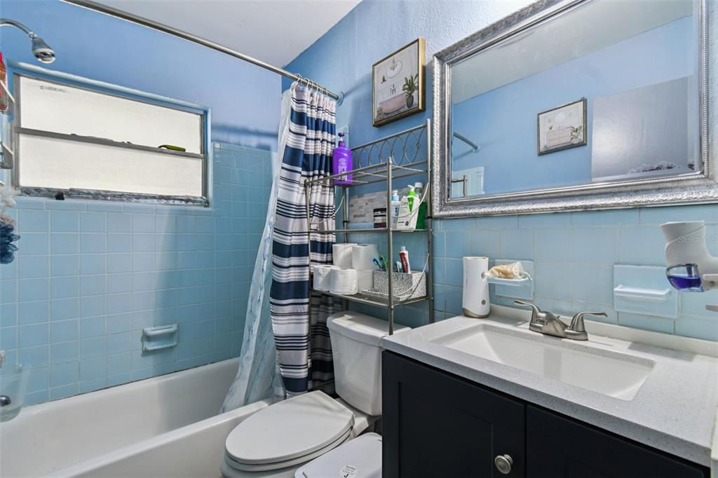 For Sale: $525,000 (5 beds, 2 baths, 1950 Square Feet)