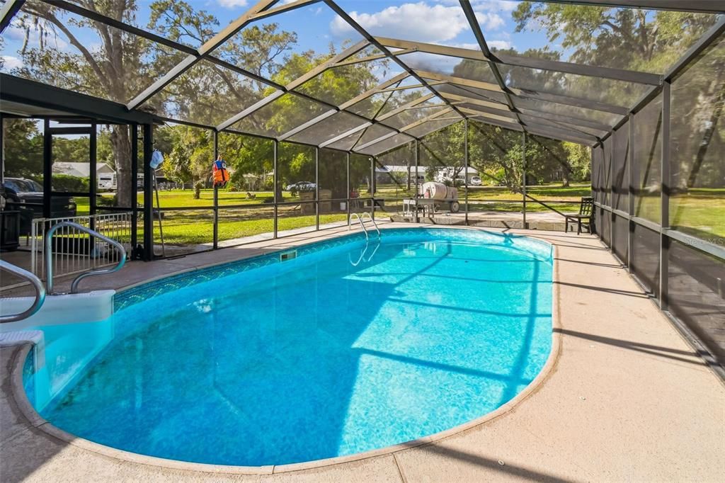 For Sale: $525,000 (5 beds, 2 baths, 1950 Square Feet)