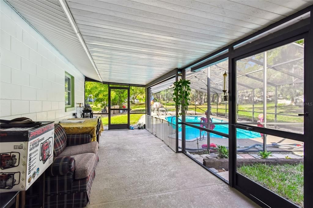 For Sale: $525,000 (5 beds, 2 baths, 1950 Square Feet)