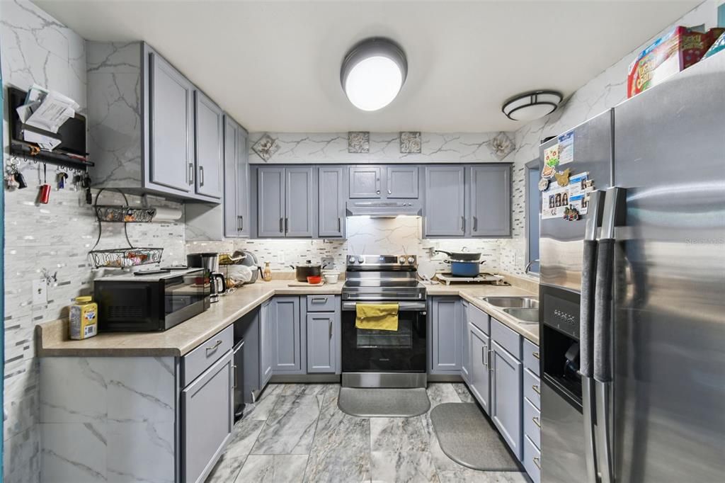 For Sale: $525,000 (5 beds, 2 baths, 1950 Square Feet)