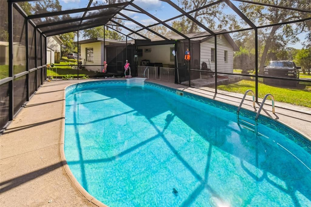 For Sale: $525,000 (5 beds, 2 baths, 1950 Square Feet)