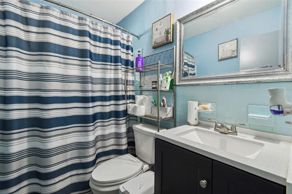 For Sale: $525,000 (5 beds, 2 baths, 1950 Square Feet)