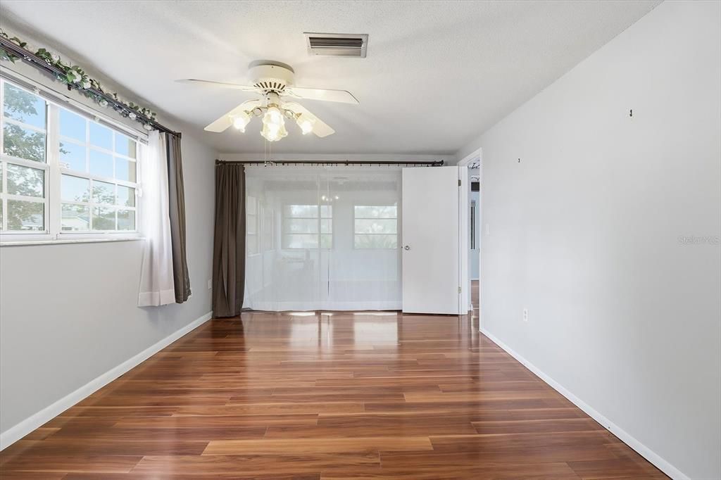 For Sale: $225,000 (2 beds, 2 baths, 1519 Square Feet)