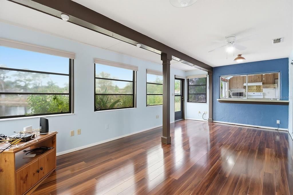 For Sale: $225,000 (2 beds, 2 baths, 1519 Square Feet)