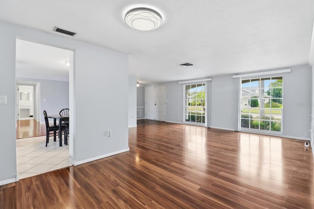 For Sale: $225,000 (2 beds, 2 baths, 1519 Square Feet)