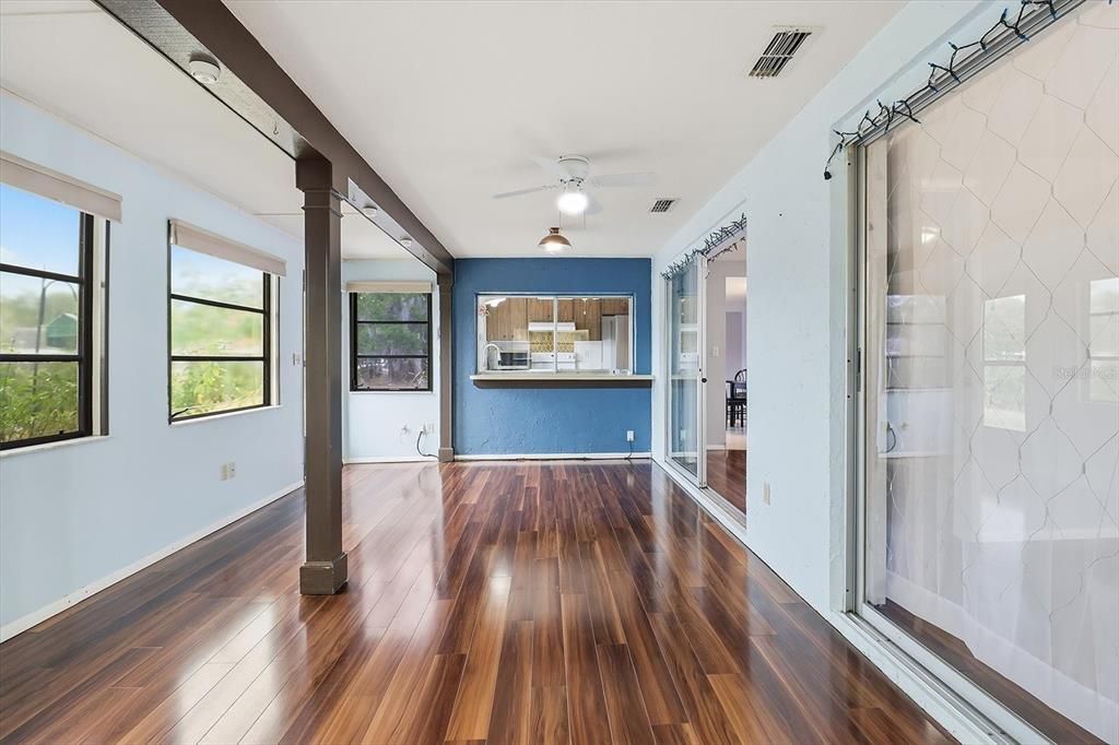 For Sale: $225,000 (2 beds, 2 baths, 1519 Square Feet)