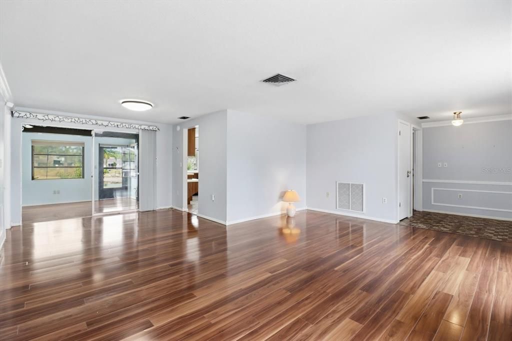 For Sale: $225,000 (2 beds, 2 baths, 1519 Square Feet)