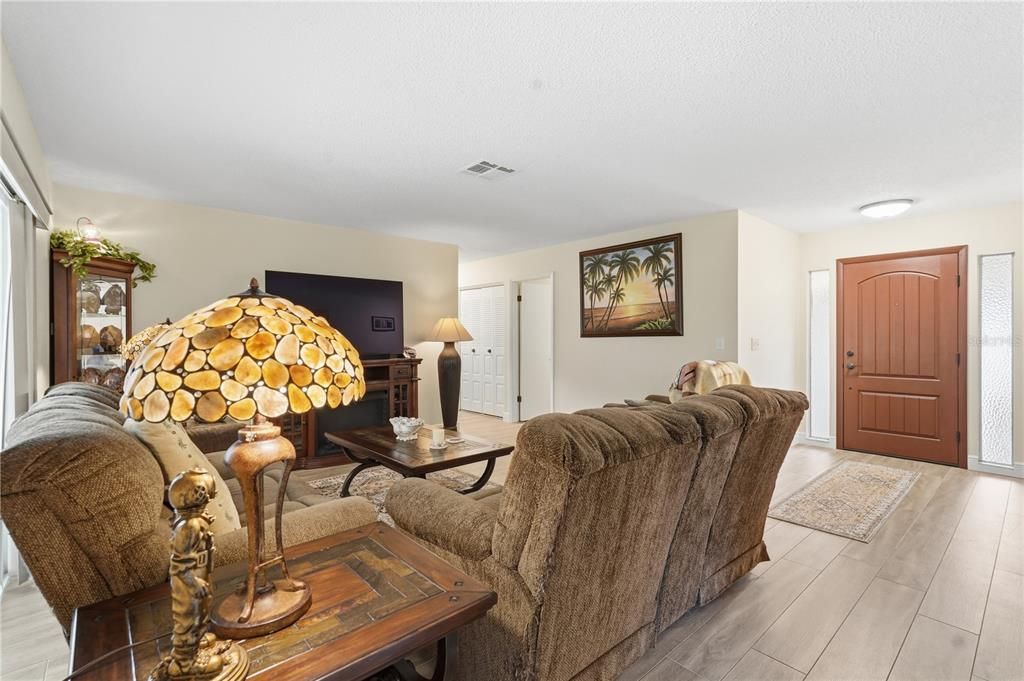 For Sale: $449,900 (3 beds, 2 baths, 1579 Square Feet)