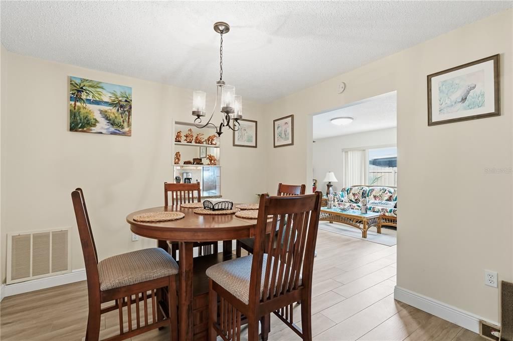 For Sale: $449,900 (3 beds, 2 baths, 1579 Square Feet)