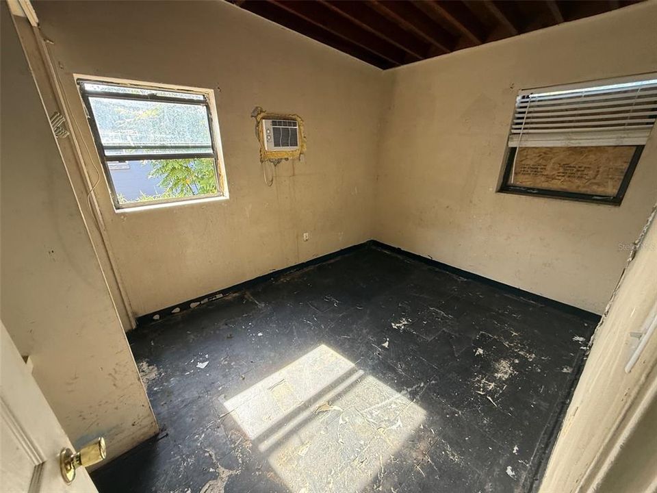 待售: $149,900 (2 贝兹, 1 浴室, 846 平方英尺)