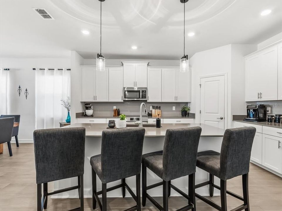 For Sale: $699,900 (4 beds, 2 baths, 2089 Square Feet)