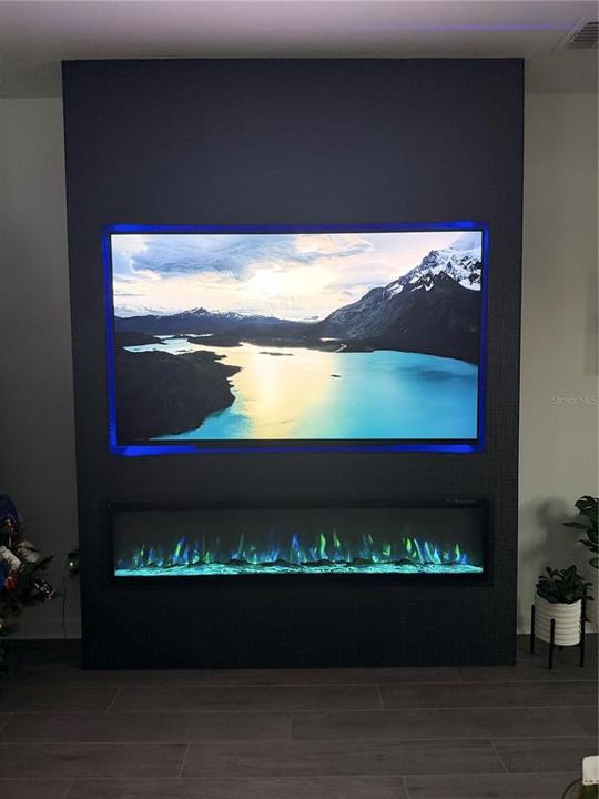 For Sale: $699,900 (4 beds, 2 baths, 2089 Square Feet)