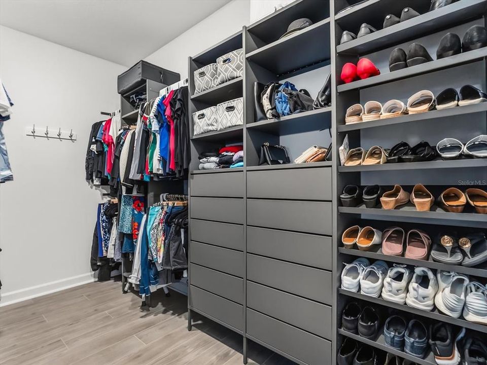 For Sale: $699,900 (4 beds, 2 baths, 2089 Square Feet)