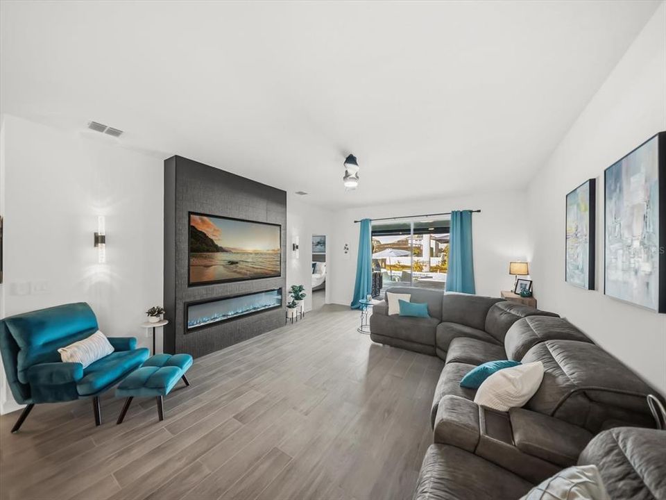 For Sale: $699,900 (4 beds, 2 baths, 2089 Square Feet)