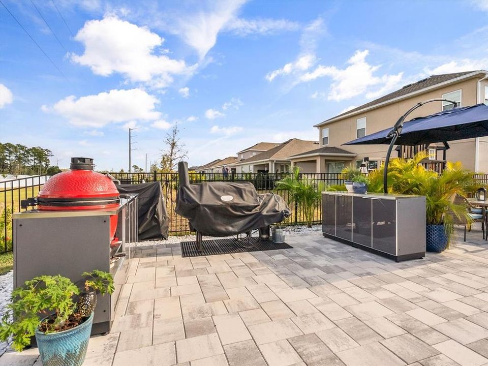 For Sale: $699,900 (4 beds, 2 baths, 2089 Square Feet)