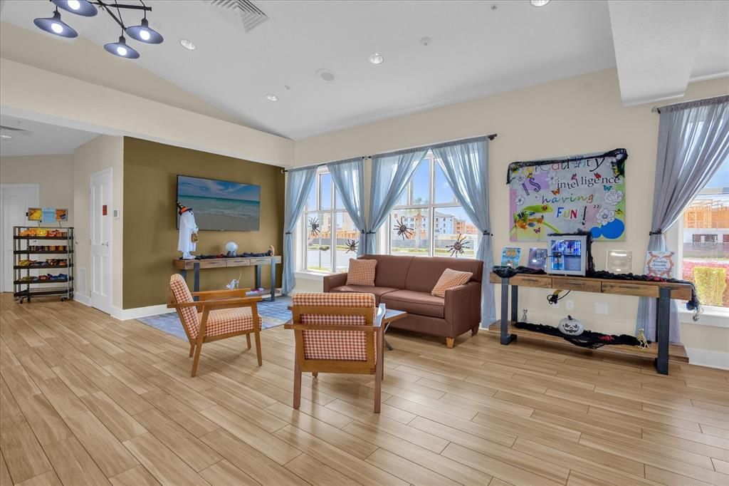 For Sale: $699,900 (4 beds, 2 baths, 2089 Square Feet)