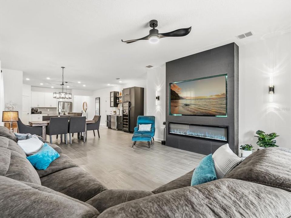 For Sale: $699,900 (4 beds, 2 baths, 2089 Square Feet)