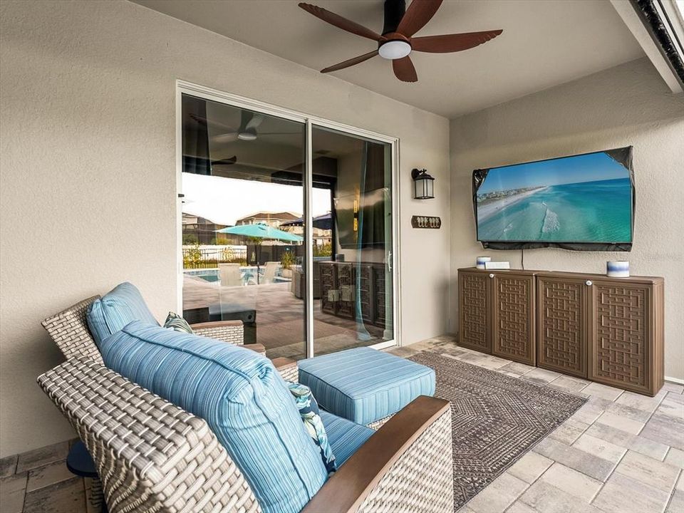 For Sale: $699,900 (4 beds, 2 baths, 2089 Square Feet)