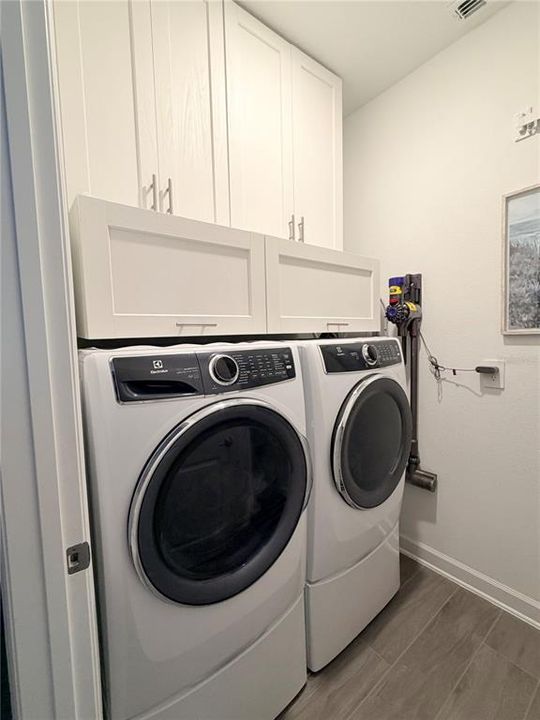 For Sale: $699,900 (4 beds, 2 baths, 2089 Square Feet)