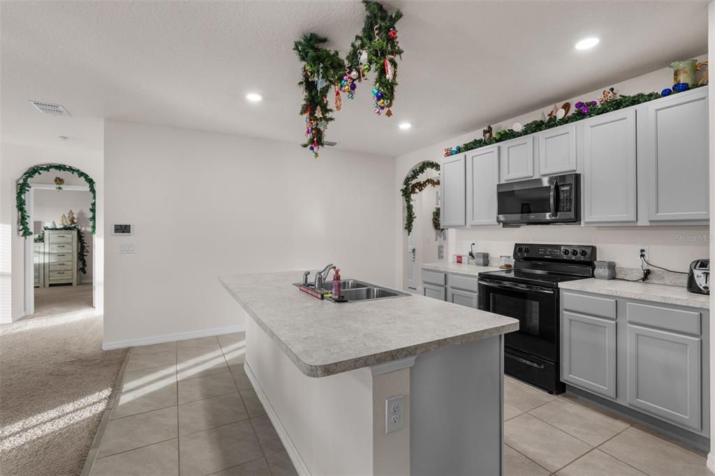 For Sale: $334,900 (4 beds, 2 baths, 1867 Square Feet)