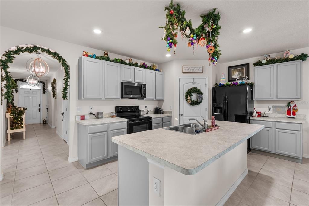For Sale: $334,900 (4 beds, 2 baths, 1867 Square Feet)