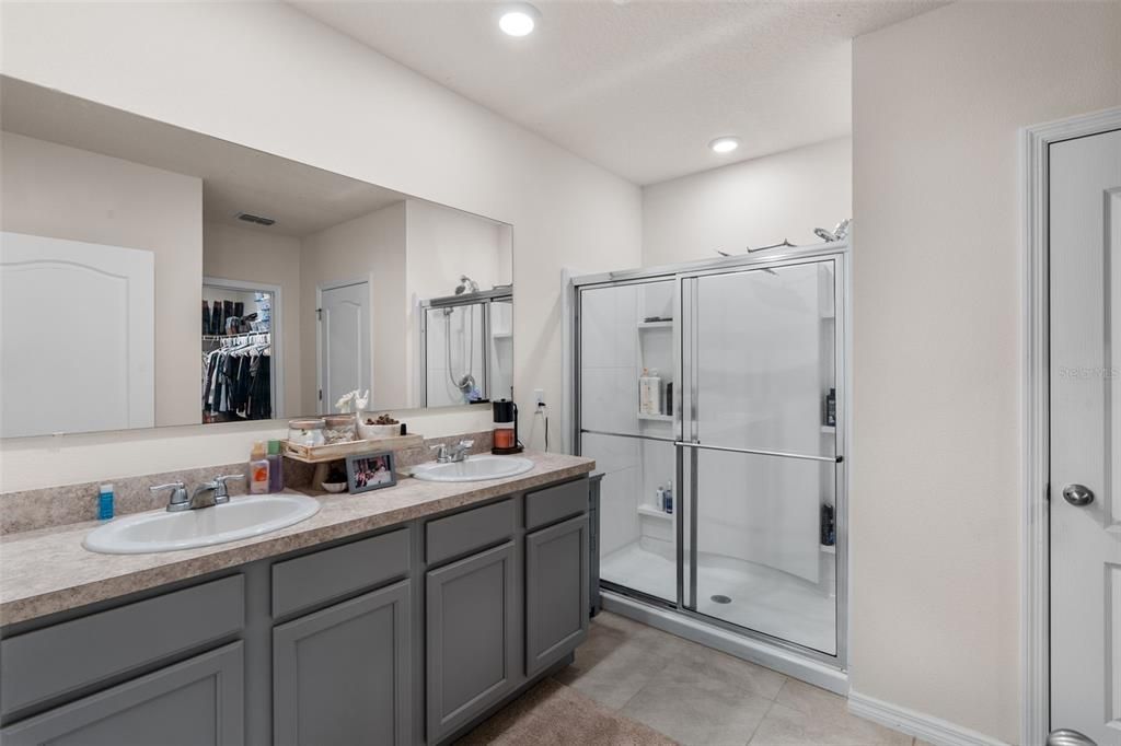 For Sale: $334,900 (4 beds, 2 baths, 1867 Square Feet)