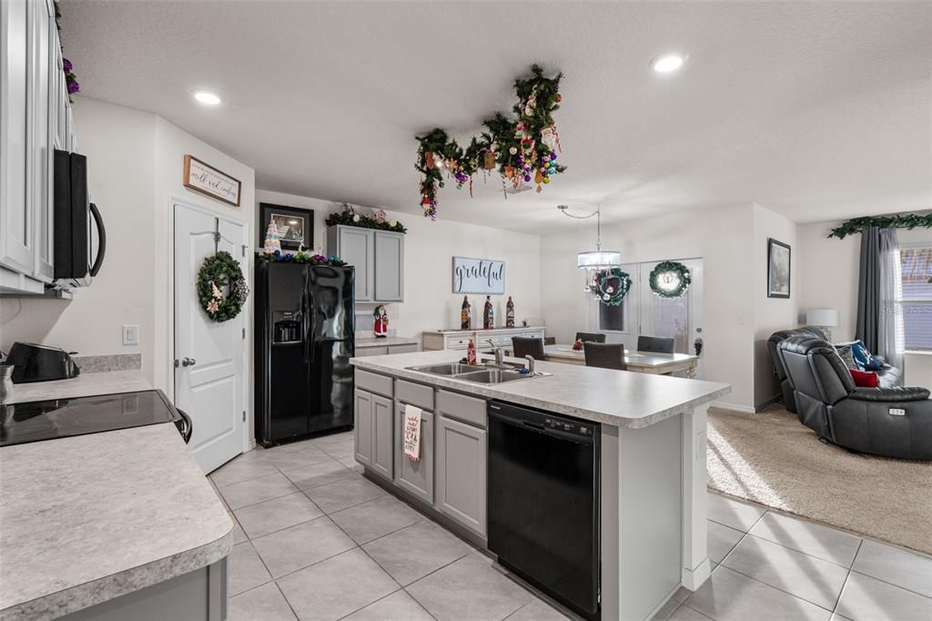 For Sale: $334,900 (4 beds, 2 baths, 1867 Square Feet)