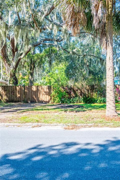 待售: $59,995 (0.17 acres)