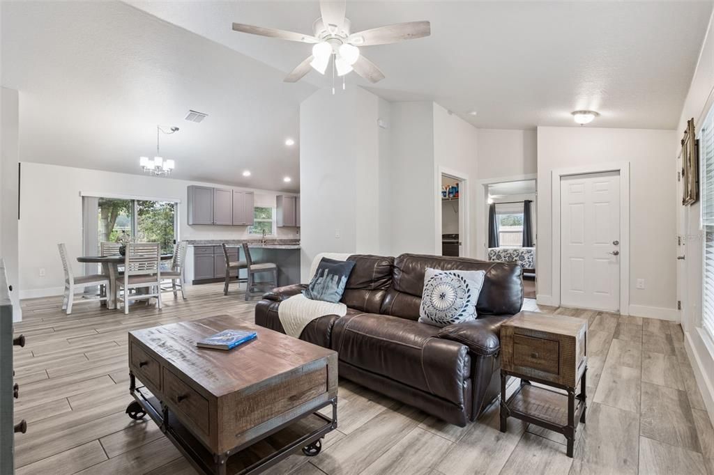 En Venta: $350,000 (3 camas, 2 baños, 1441 Pies cuadrados)