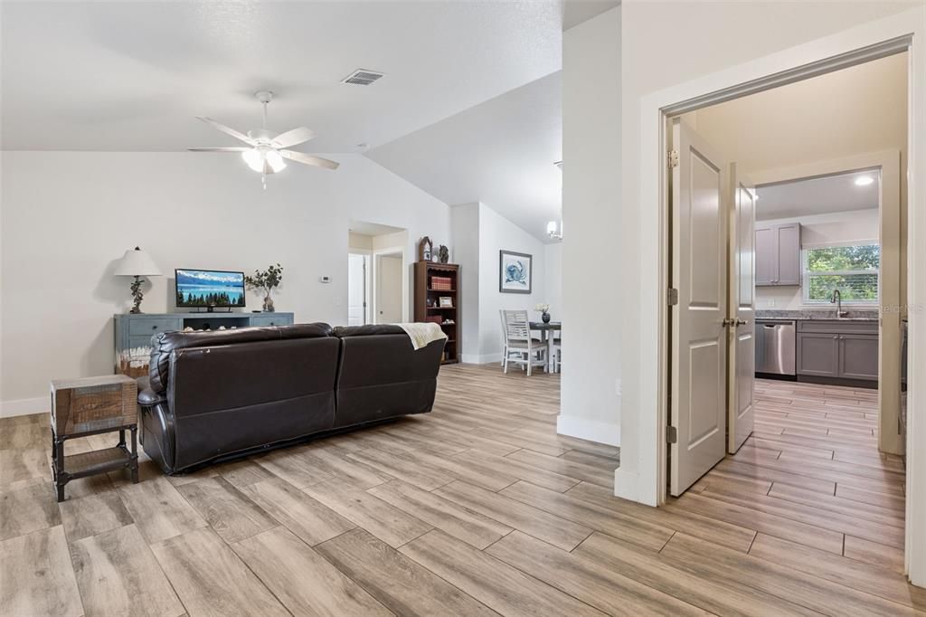 En Venta: $350,000 (3 camas, 2 baños, 1441 Pies cuadrados)