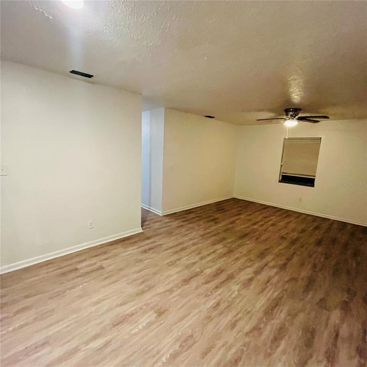 В аренду: $1,895 (3 спален, 1 ванн, 1050 Квадратных фут)