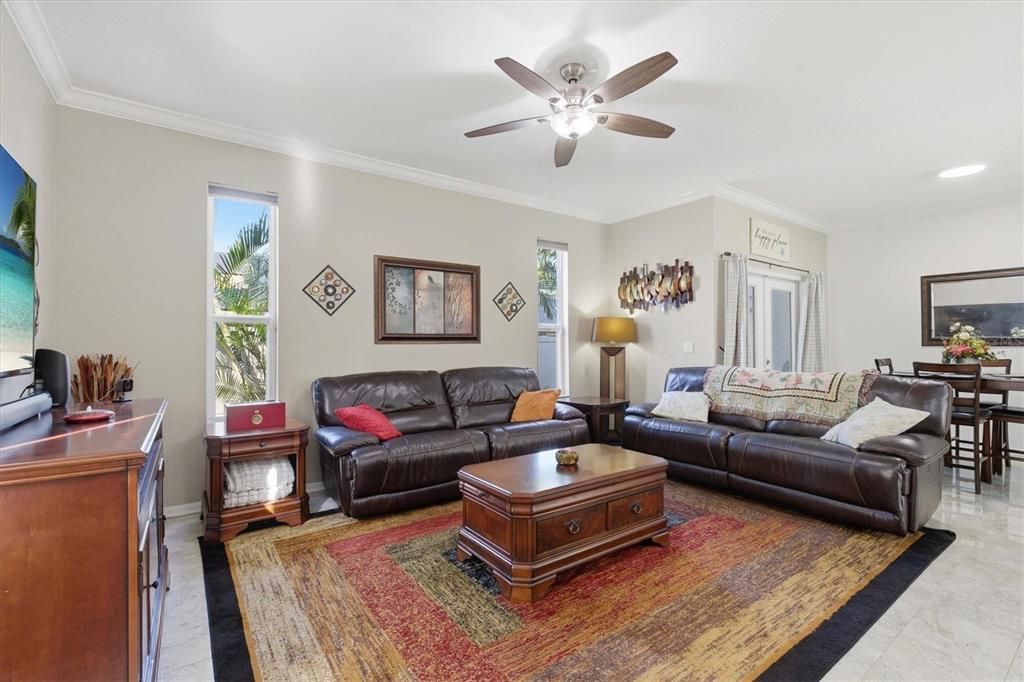 En Venta: $395,000 (3 camas, 2 baños, 1600 Pies cuadrados)