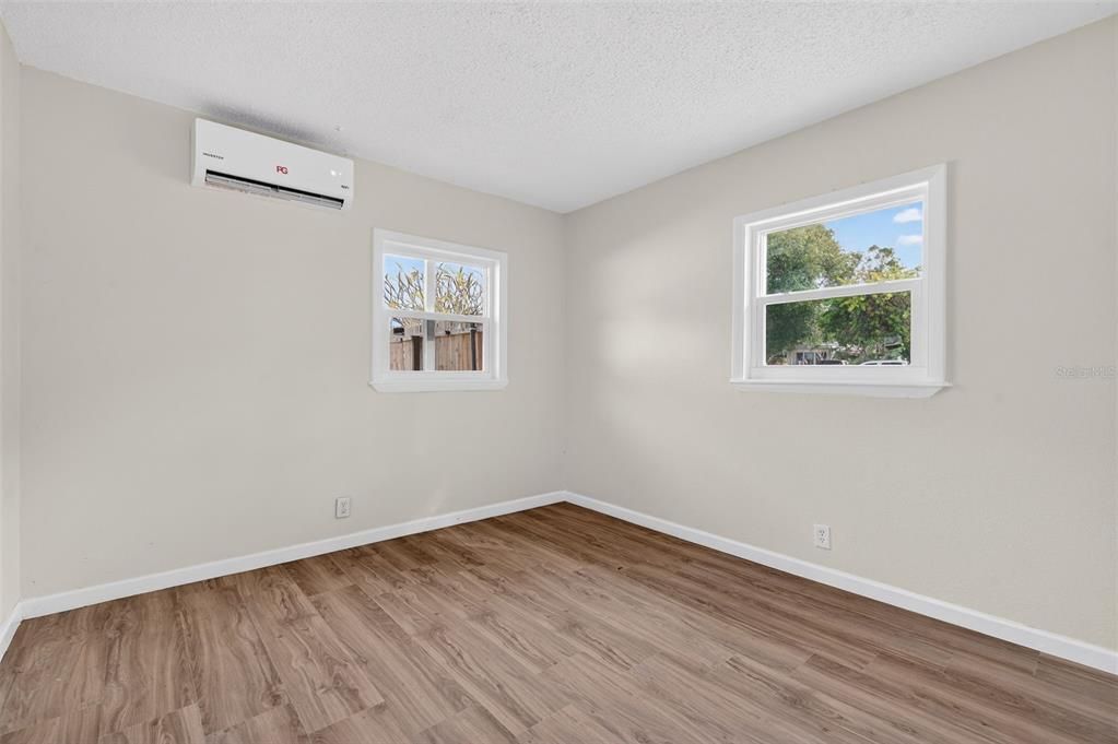 For Rent: $2,000 (2 beds, 1 baths, 800 Square Feet)